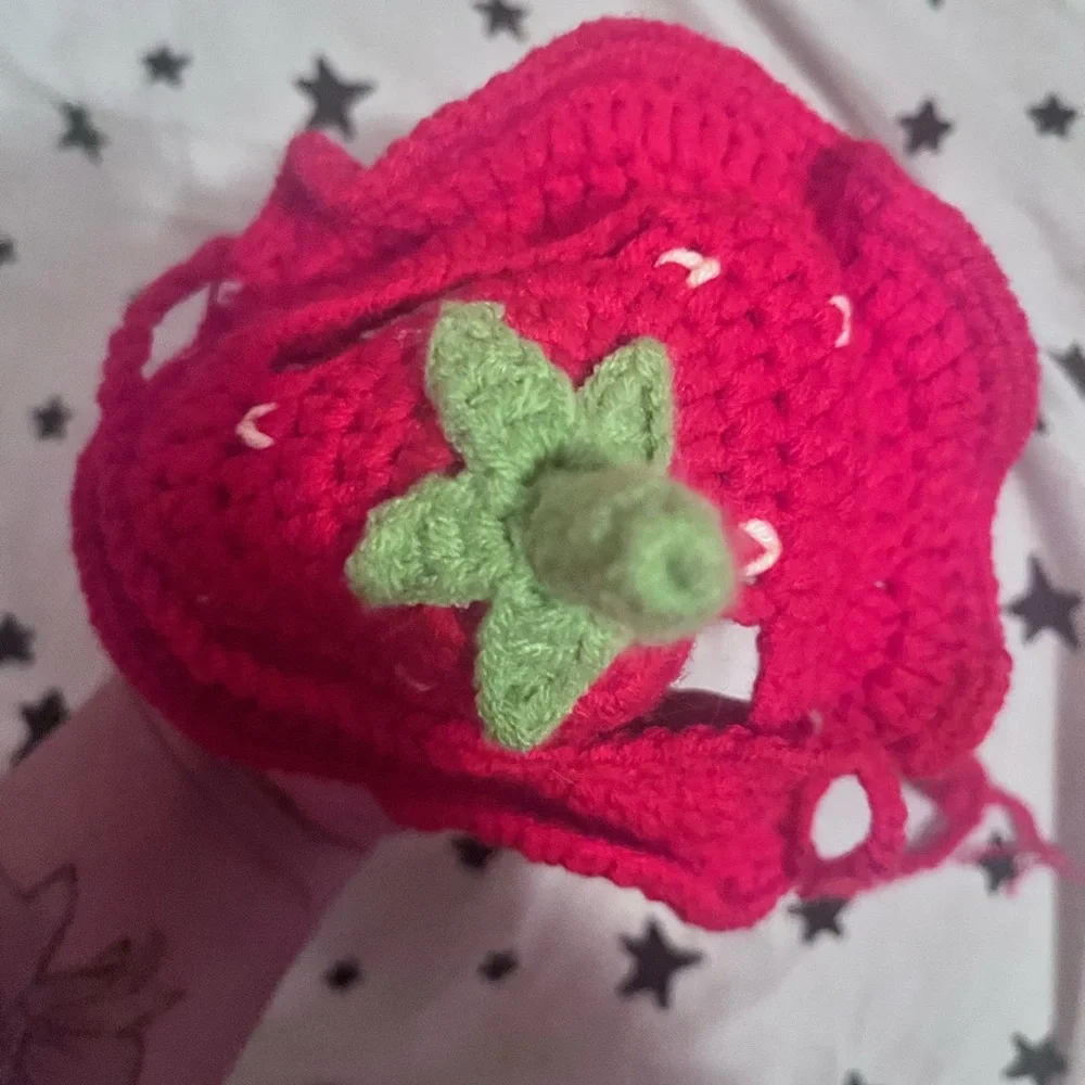 Crochet strawberry hat for cats